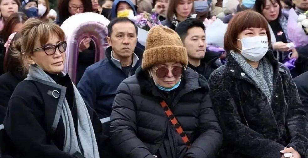姐携88岁母亲现身闺蜜礼物感动泪目AG真人登录入口李玟离世一年多二(图2)