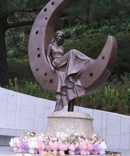 姐携88岁母亲现身闺蜜礼物感动泪目AG真人登录入口李玟离世一年多二(图4)