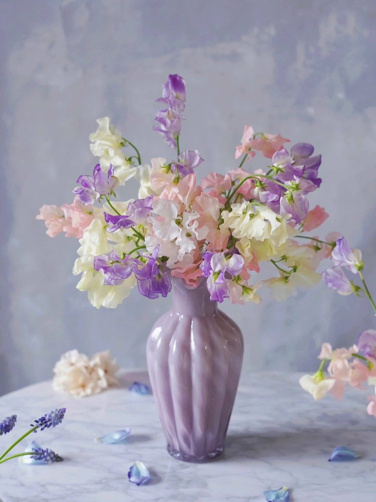 单？学会这几部让你的花花美翻天AG真人平台如何插花好看又简(图2)