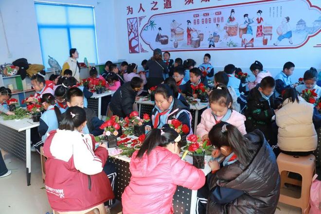 深耕研学实践创新厚植青少年价值观根基AG真人澳门百家家乐河口区义和镇：(图2)